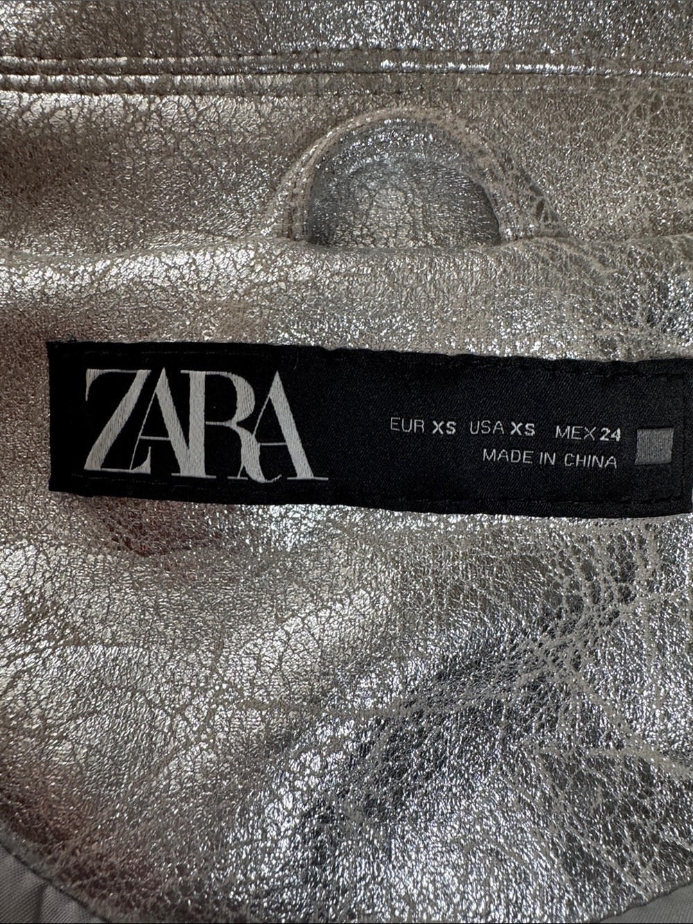 ❤️ Zara Women's Shiny Silver Metallic Distressed Faux Leather Moto Jacket XS - Picture 6 of 8